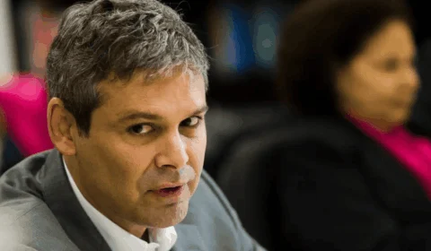 Lindbergh à PF: Bolsonaro financia conspiração contra o Brasil nos EUA