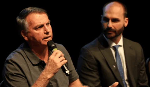 Pai, filho e a grana: Bolsonaro admite ajuda milionária a Eduardo nos EUA
