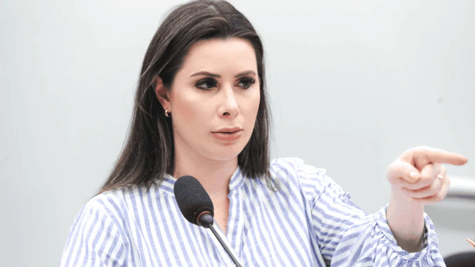 Deputada quer mudar lei que puniu Léo Lins por piadas consideradas preconceituosas