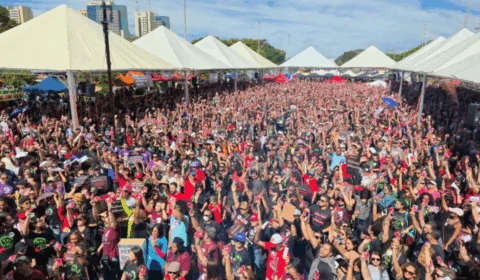 VÍDEO: protesto de professores no DF termina com confusão e uso de spray de pimenta