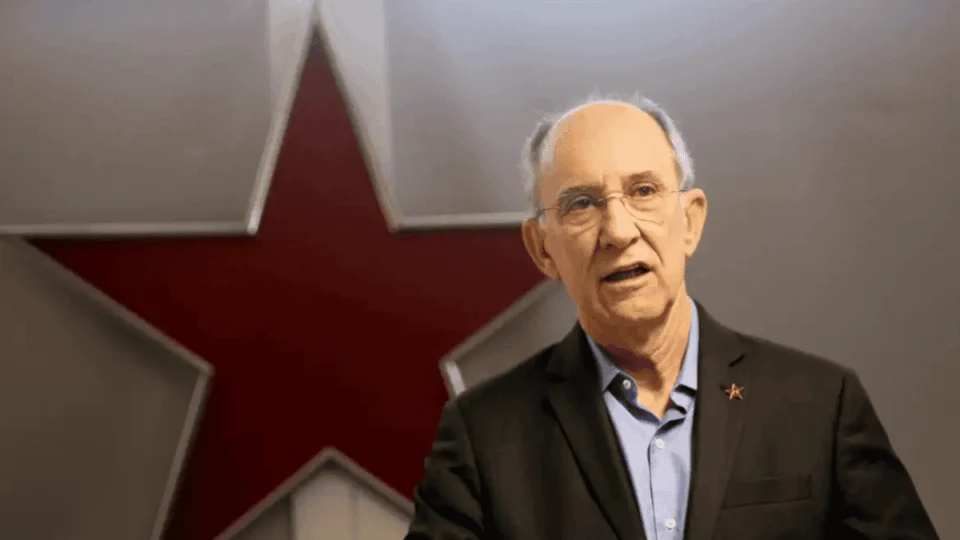Erro de voto de deputado do PT ajuda a derrubar aumento do IOF; parlamentar culpa falha técnica