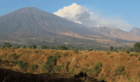 Malásio é resgatado com ferimentos leves no Monte Rinjani dias após morte de brasileira