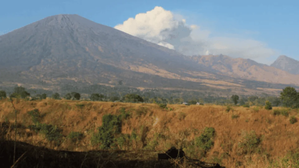Malásio é resgatado com ferimentos leves no Monte Rinjani dias após morte de brasileira