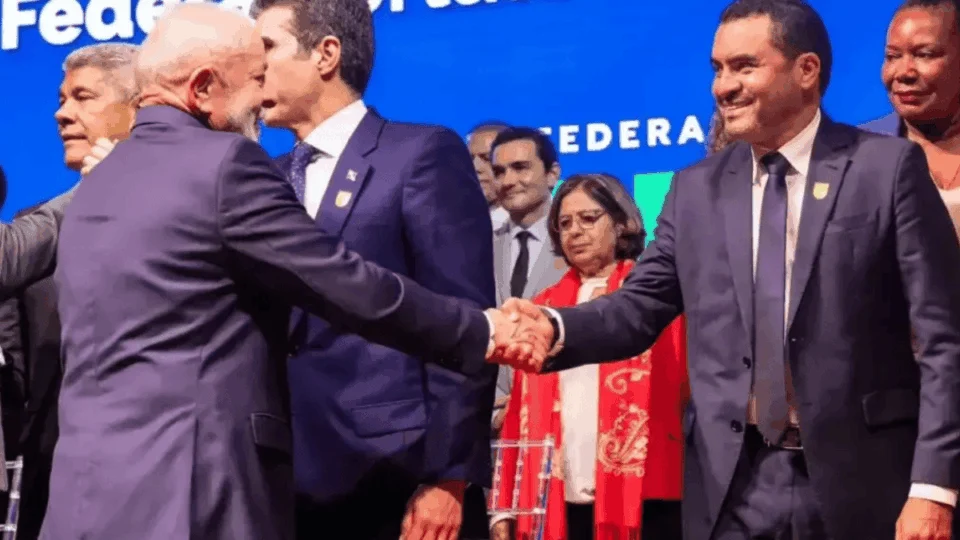 Presidente Lula entrega títulos de regularização fundiária e firma parceria com o Tocantins; veja