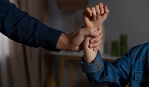 Dia Internacional das Crianças Inocentes Vítimas de Agressão: como denunciar casos desse tipo