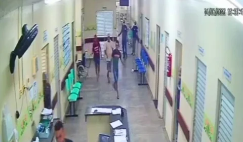 Família invade hospital e causa confusão após morte de idosa no Amazonas; veja vídeo