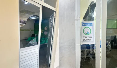 Irmãos invadem e quebram hospital após morte de mãe idosa e acabam presos no Amazonas