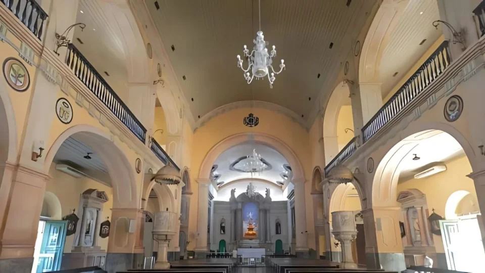 Censo: evangélicos crescem e católicos caem no Brasil; veja dados