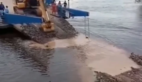 Travessia provisória da BR-319 é destruída por correnteza e fica interditada no Amazonas