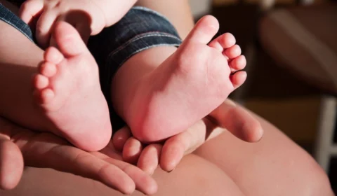 Brasileiras optam por ter menos filhos e adiam maternidade, aponta pesquisa; entenda impacto