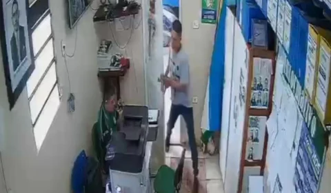 Professor esfaqueia diretor dentro de escola em Manacapuru, no Amazonas; veja vídeo