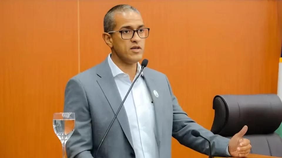 Prefeito de Boa Vista propõe aumento de até 50% em gratificações para profissionais da Educação