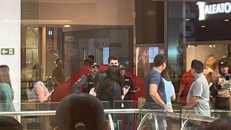 Tentativa de assalto em joalheria no Amazonas Shopping assusta clientes; veja vídeos
