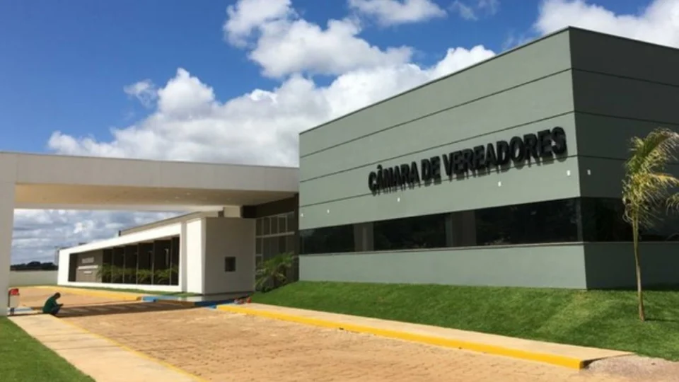 Auxílio de R$ 1,4 mil e diárias de viagens dos vereadores de Vilhena são legalizadas pelo TCE