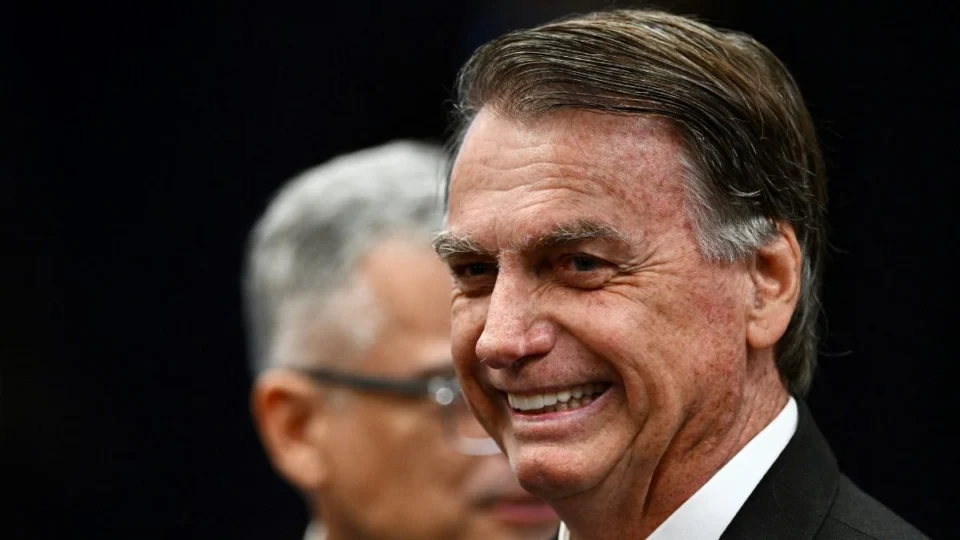 Bolsonaro realiza exames em hospital de Brasília após passar mal em Goiás; ex-presidente tem episódios de vômito e soluço