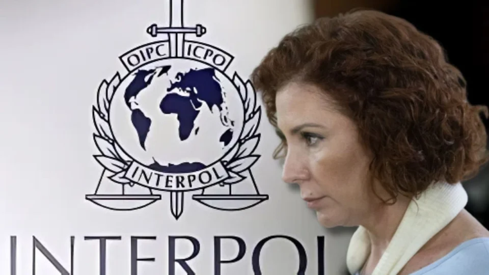 Polícia Federal solicita inclusão de Carla Zambelli em alerta da Interpol para prisão dela