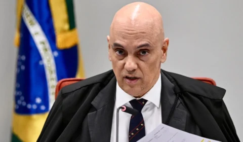 Alexandre de Moraes determina prisão definitiva de Carla Zambelli