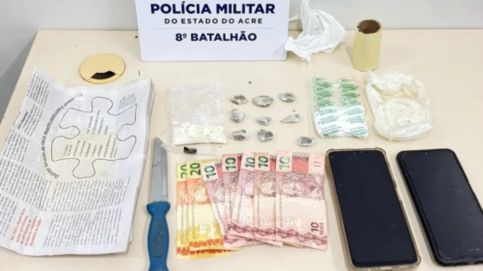 Casal é preso em flagrante com drogas e dinheiro em casa no Acre