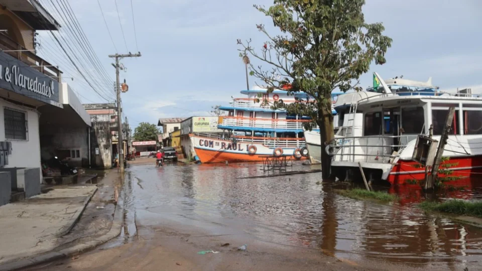 Cheia de 2025 suspende aulas presenciais em escolas do interior do Amazonas