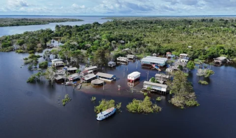 ‘Começa a faltar o básico para a sobrevivência’, diz prefeito de Coari ao decretar situação de emergência devido a cheia de 2025