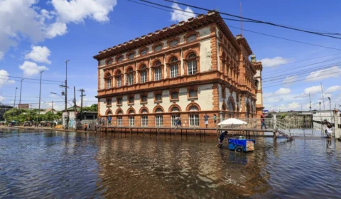 Cheia em Manaus: rio Negro está a menos de 10 centímetros de atingir nível de inundação severa