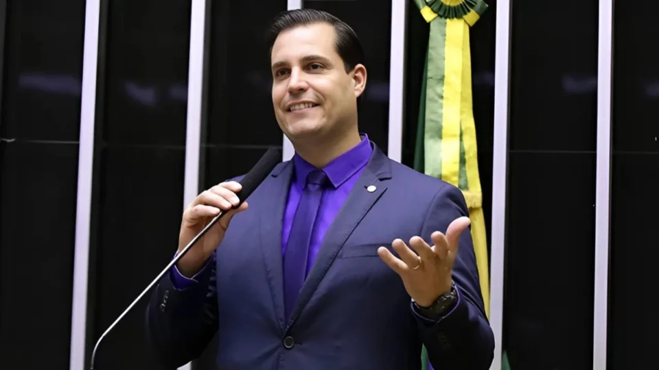 Deputado Nicoletti propõe fim da restrição do trabalho aos domingos e feriados; veja detalhes