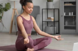 Dia Internacional do Yoga: como fazer yoga e quais posturas praticar em casa