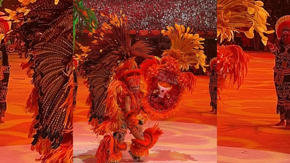 Jeveny Mendonça estreia como porta-estandarte do Garantido na primeira noite do Festival de Parintins 2025