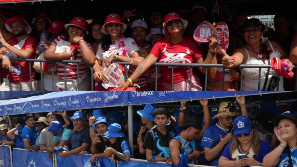 ‘Segurança, tô indo ao banheiro’: vídeo mostra regras rígidas para filas das galeras em Parintins 2025