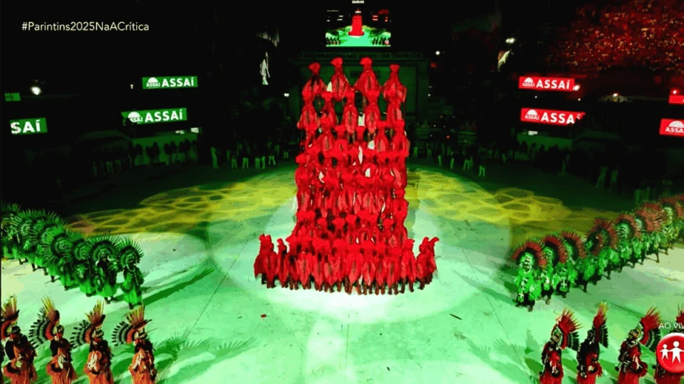 Garantido exalta Manto Tupinambá em momento histórico no Festival de Parintins 2025