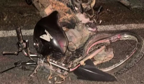 Motociclista embriagado invade contramão e colide com ônibus escolar em Roraima