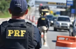 Mulher é presa com fuzis em Boa Vista; armas tinham poder para derrubar avião, diz PRF