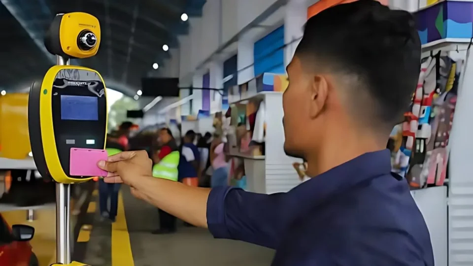 Terminais e 14 linhas de ônibus deixam de aceitar pagamento em dinheiro em Manaus; veja linhas afetadas