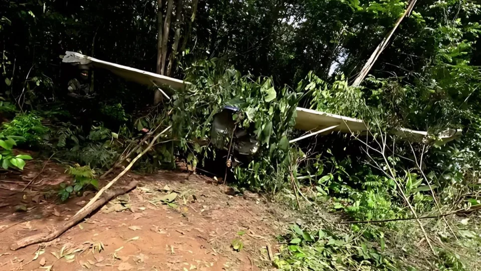 Aeronave usada no garimpo ilegal é destruída durante operação na Terra Yanomami