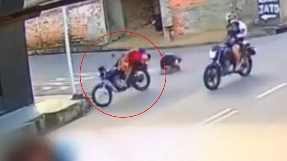 Câmeras de segurança mostram momento em que pai e filho de 2 anos são assassinados a tiros no Jorge Teixeira; veja