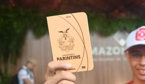 Passaporte turístico gratuito garante brindes no Festival de Parintins 2025