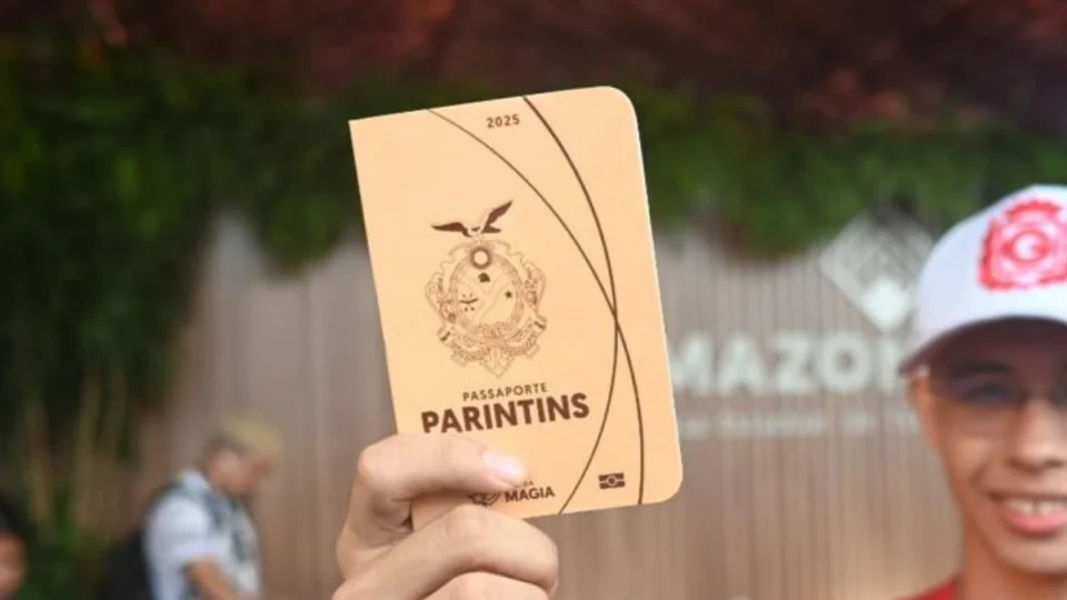 Passaporte turístico gratuito garante brindes no Festival de Parintins 2025