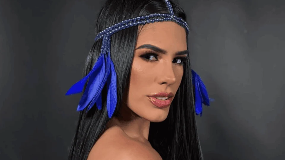 Porta-Estandarte do Caprichoso viraliza ao expor ex-namorados: ‘me odiava e me traiu’