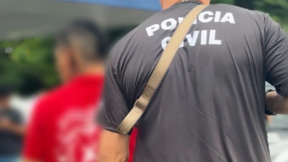 Homem é preso após pagar bar de barco com notas falsas a caminho do Festival de Parintins