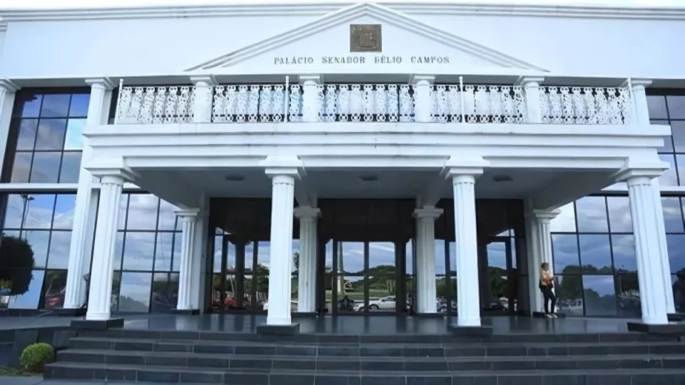 Governo de Roraima demite quase 200 servidores da CERR