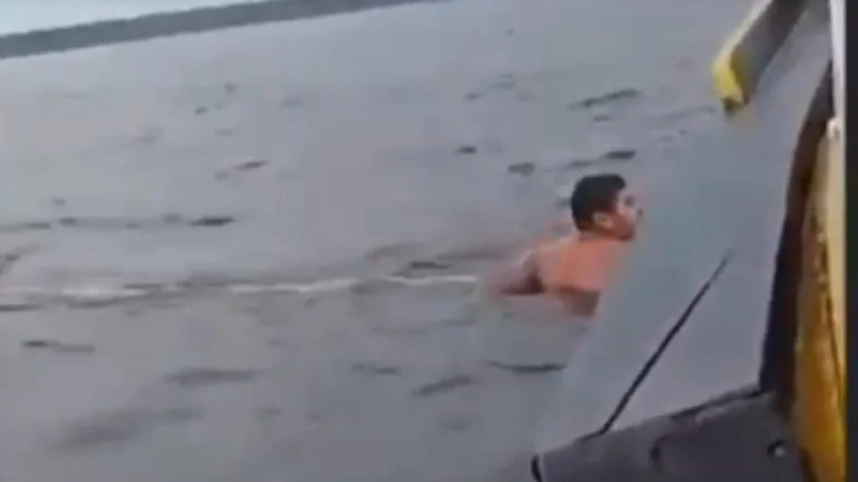 VÍDEO: naufrágio de canoa no Amazonas durante temporal deixa dois idosos mortos e um sobrevivente