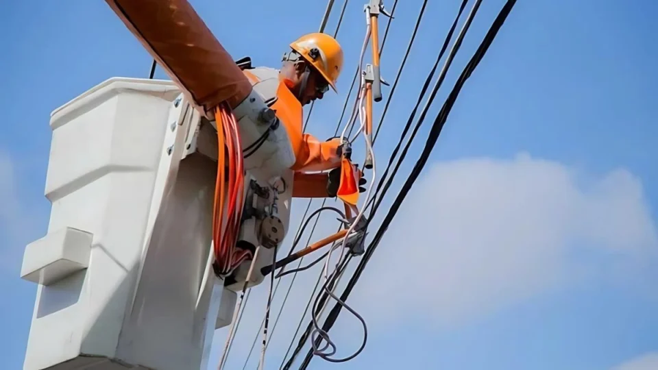 Sete bairros de Manaus ficam sem energia hoje (21); veja lista completa