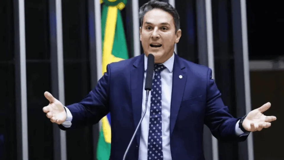 Deputado acusa governo Lula de autoritarismo após judicialização do aumento do IOF