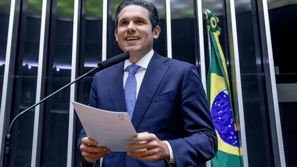 Hugo Motta dribla embates com o Planalto e mantém aprovação na Câmara; veja números