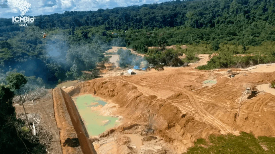 Garimpo ilegal na Amazônia: pesquisa denuncia violência, doenças e condições de vida precárias