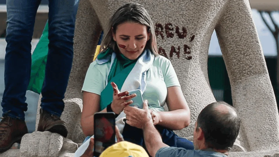Moraes autoriza assistência religiosa a mulher que pichou ‘perdeu, mané’