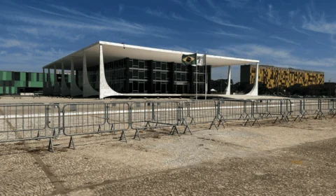 Com acesso controlado, Praça dos Três Poderes volta a receber público