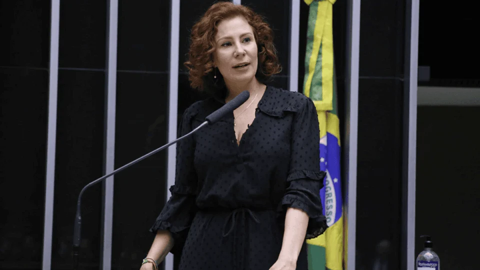 Zambelli foi presa após retocar o visual: ‘não queria aparecer de cabelo branco’, diz defesa
