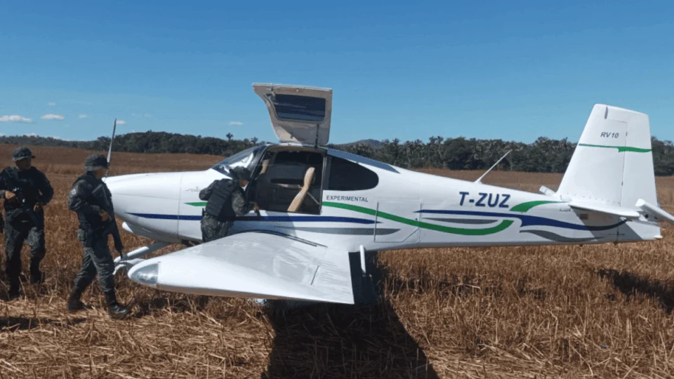 Polícia encontra aeronave roubada no Maranhão em uma lavoura de Natividade (TO); veja
