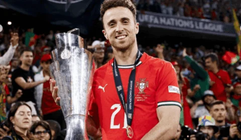 Jogador Diogo Jota, do Liverpool, e irmão morrem em acidente de carro